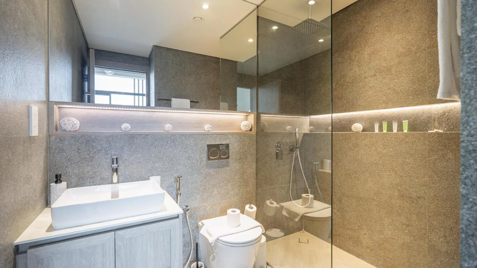 Luxury Stay Jvc Modern 1Bhk Pool & Gym Access Dubai United Arab Emirates
