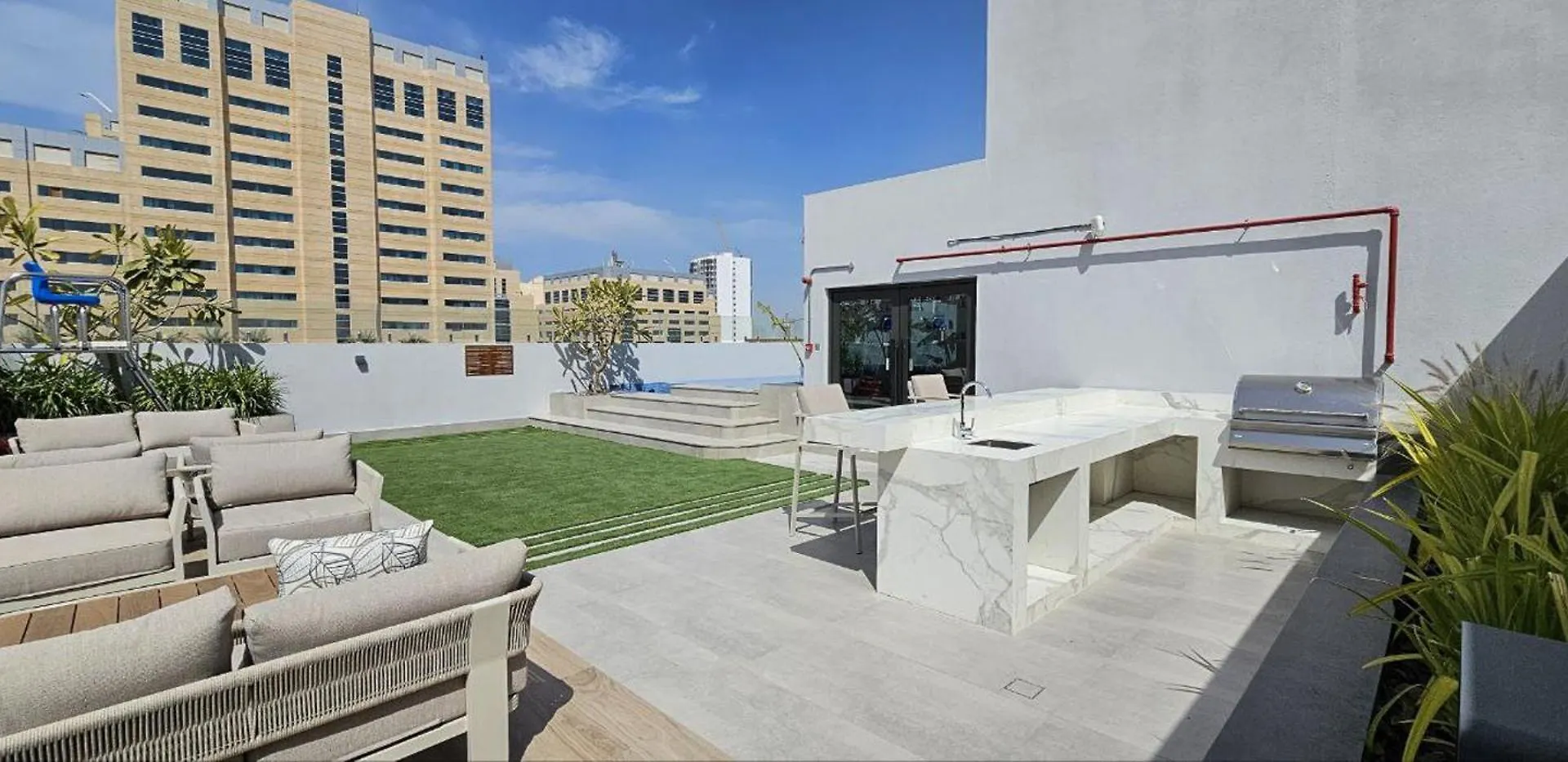 Luxury Stay Jvc Modern 1Bhk Pool & Gym Access Dubai Apartment
