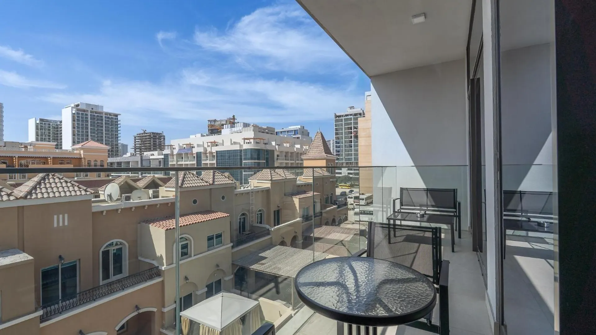 Luxury Stay Jvc Modern 1Bhk Pool & Gym Access Dubai