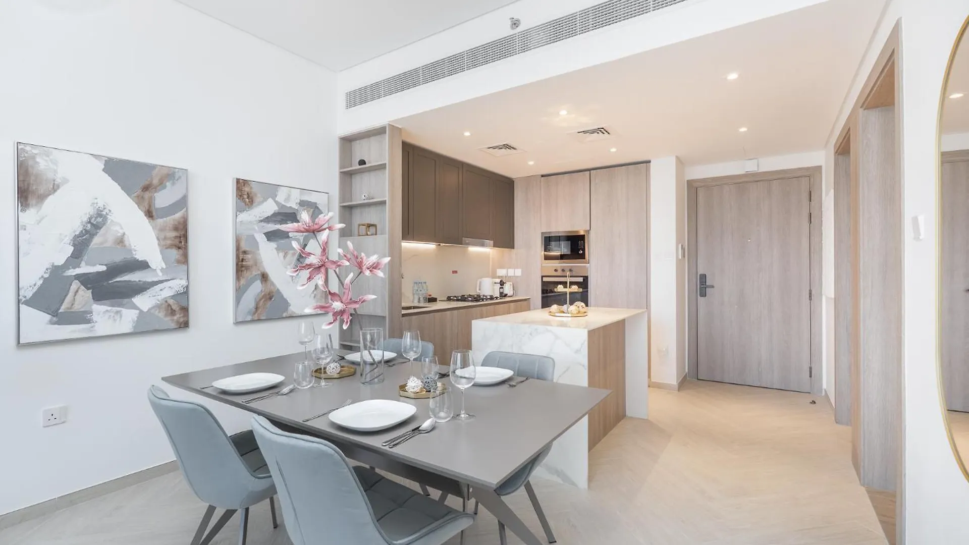 Luxury Stay Jvc Modern 1Bhk Pool & Gym Access Dubai 0*,  Förenade Arabemiraten