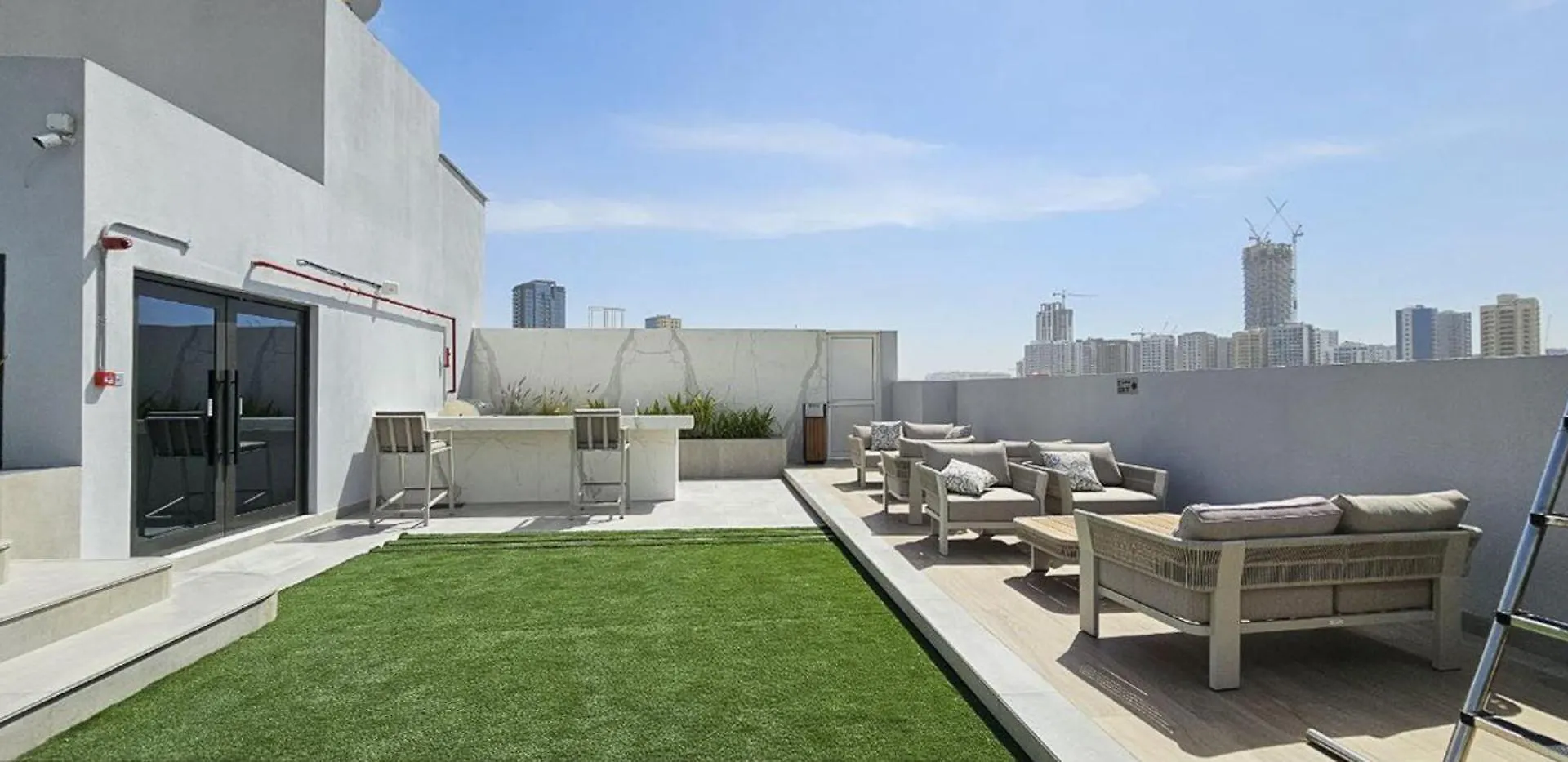 Luxury Stay Jvc Modern 1Bhk Pool & Gym Access Dubai 0*,