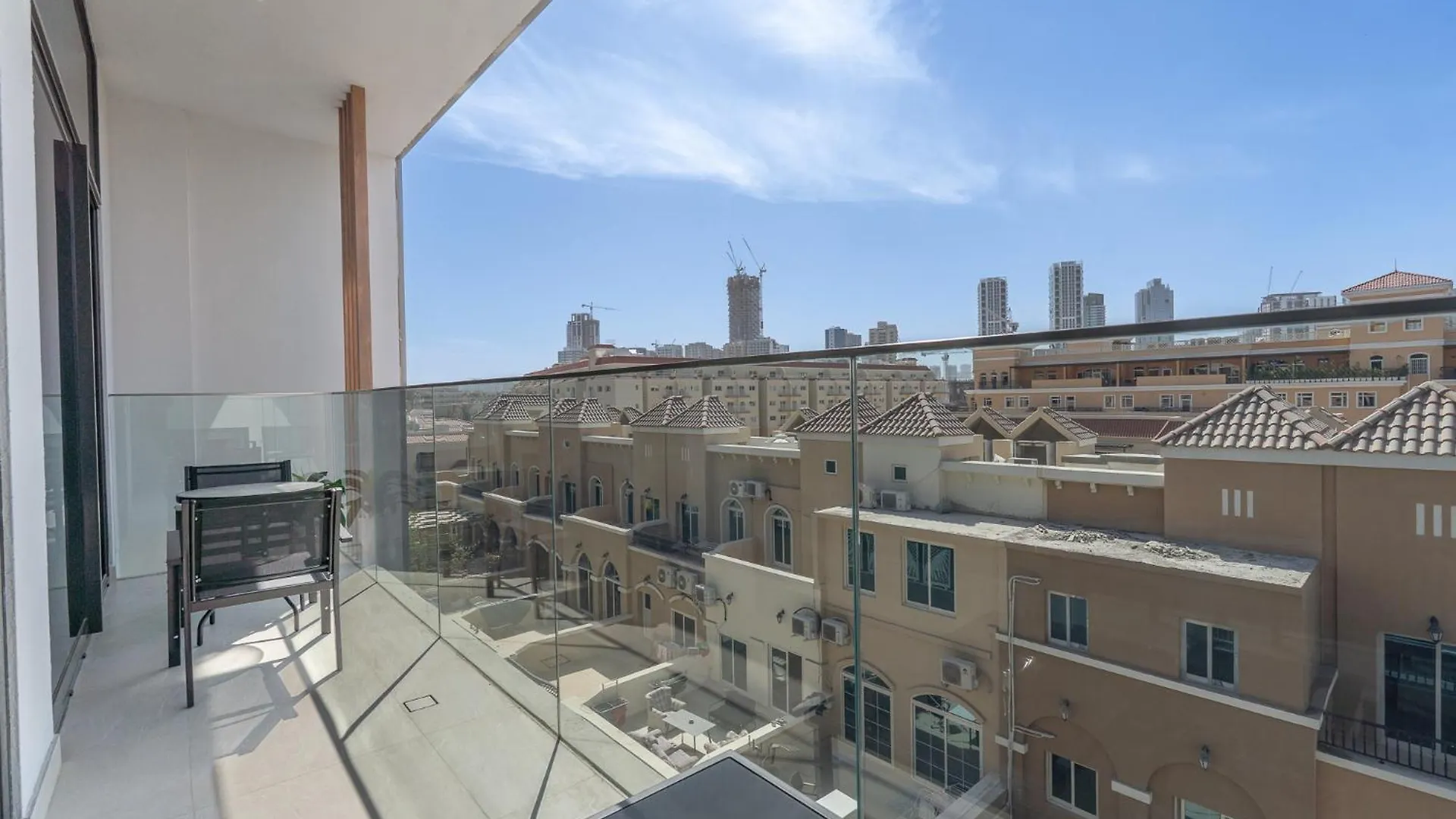 Luxury Stay Jvc Modern 1Bhk Pool & Gym Access Dubai 0*,