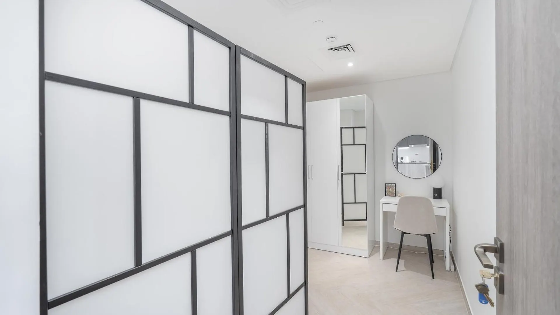 Luxury Stay Jvc Modern 1Bhk Pool & Gym Access Dubai Apartment