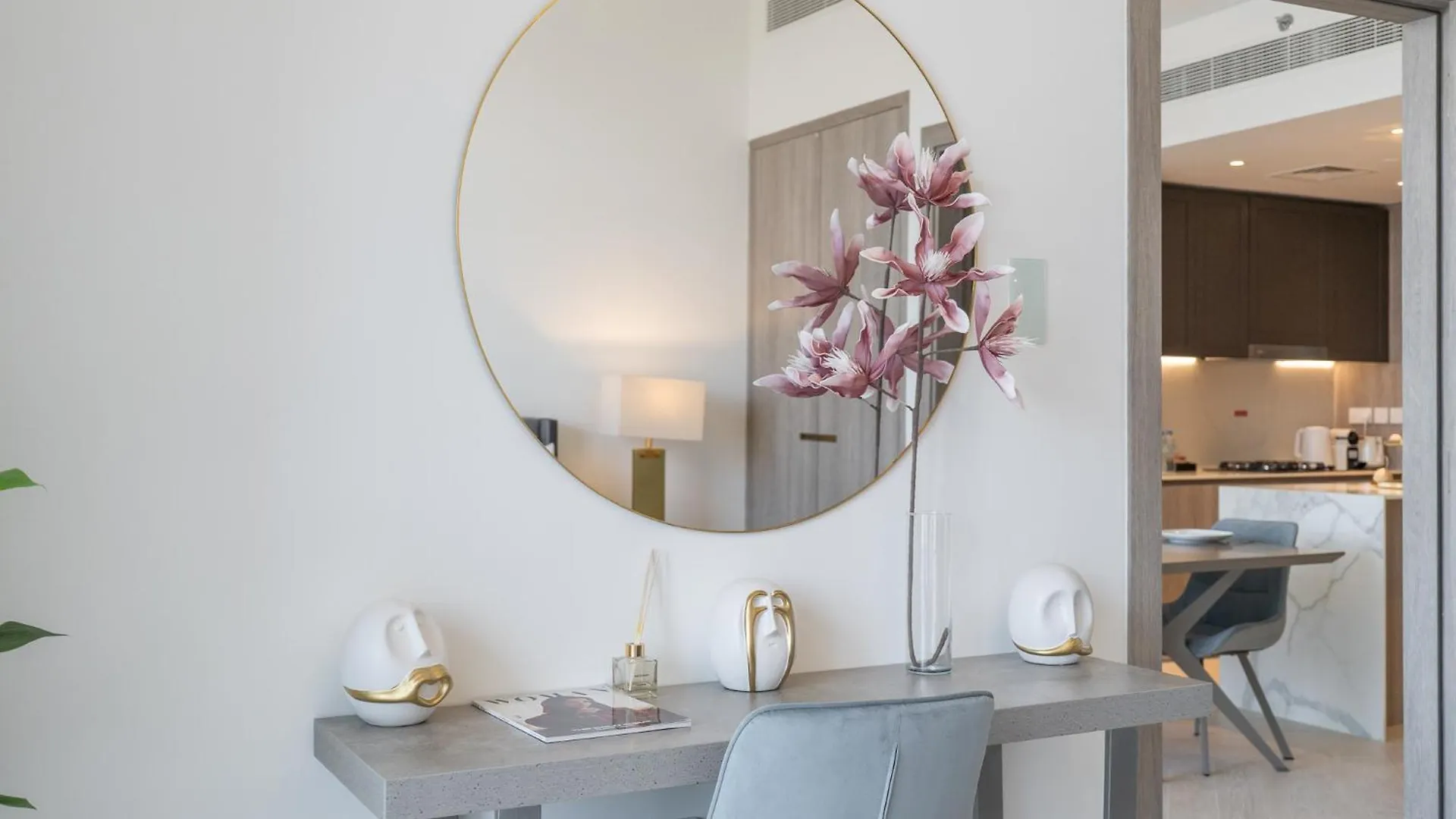 Luxury Stay Jvc Modern 1Bhk Pool & Gym Access Dubai